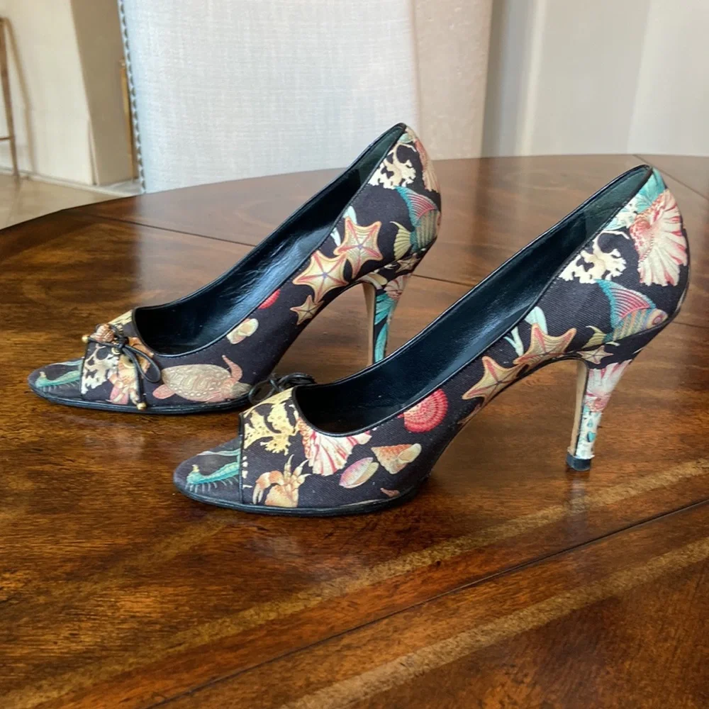 Hollywould Open Toe Heels - Like New - Picture 4 of 9